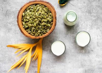 طرز تهیه شیر تخم کدو غلیظ و خوشمزه در 5 مرحله
